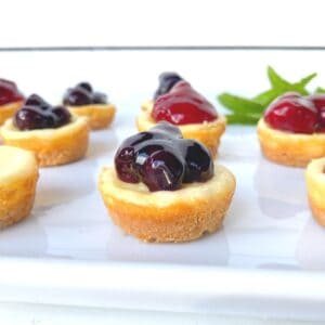 easy mini cheesecake cups with cookie crust and fruit topping