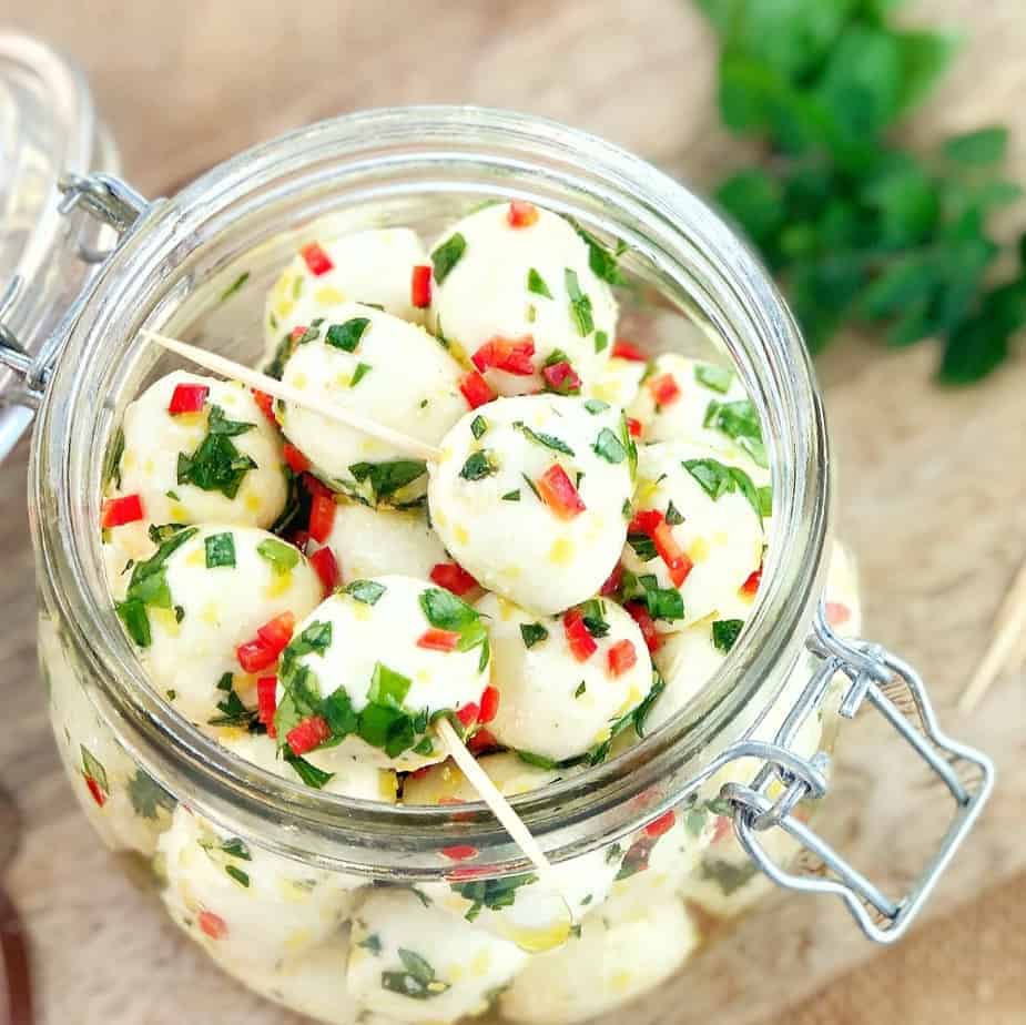 mozzarella balls appetizer marinated in a glass mason jar.