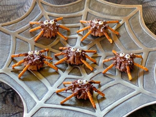 Spooky Chocolate Pretzel Spiders (No Bake) - Aleka's Get-Together