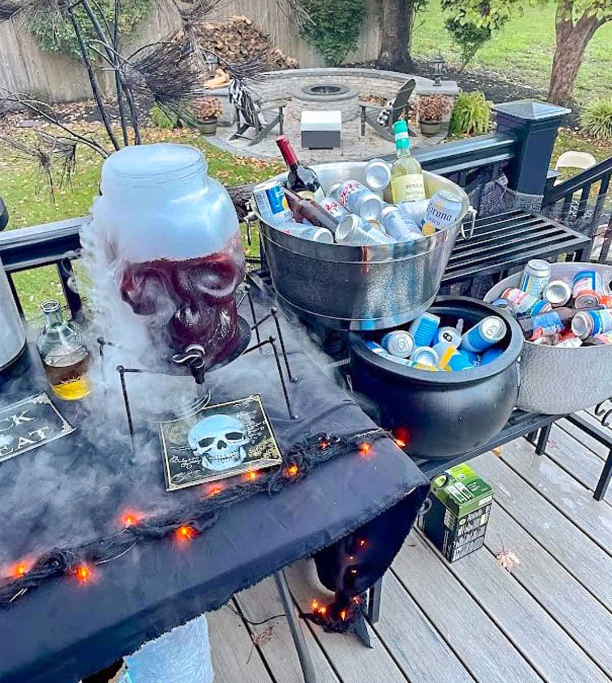 Skeleton drink with drink tubs filled with beer, selters and wine.