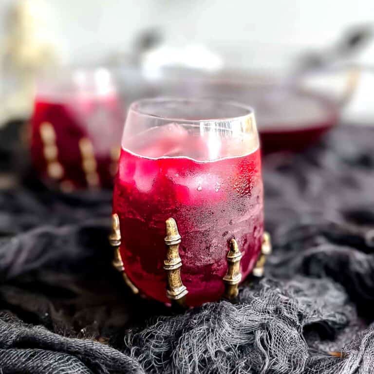 🧙‍♀️ 20+ Spooky Halloween Party Drinks For Adults - Aleka's Get-Together