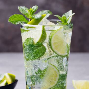 A virgin mojito cocktail.