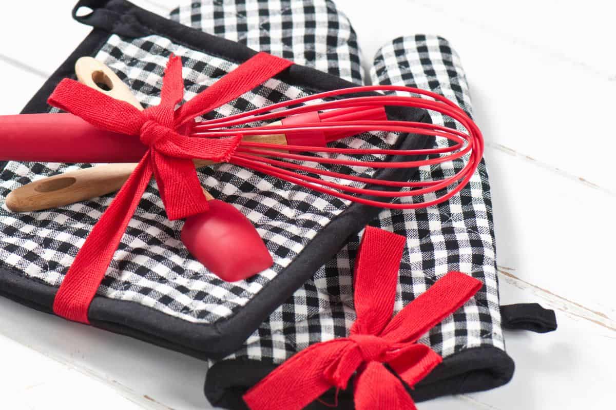 Oven mits and whisk for a gift.